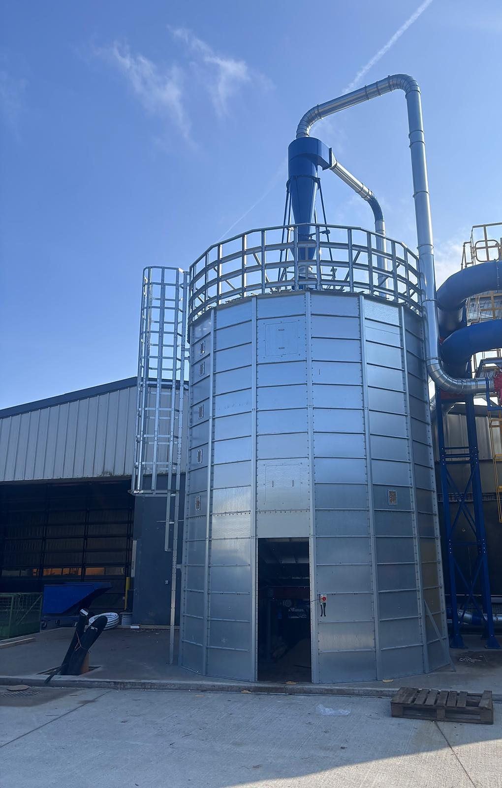 Cylindrical waste wood silo installed at Co. Meath, Ireland