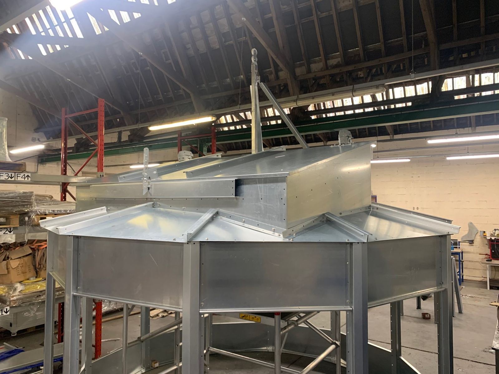 Roof-mounted fill hatch and access assembly